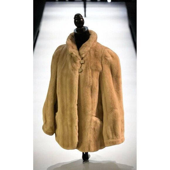 MOB WIFE Grandella Faux Fur Coat Sz 10‎ (Medium?) pockets, button/snap closure ~ - Picture 1 of 16